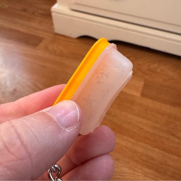 Tupperware Keychain - Picture 2 of 4